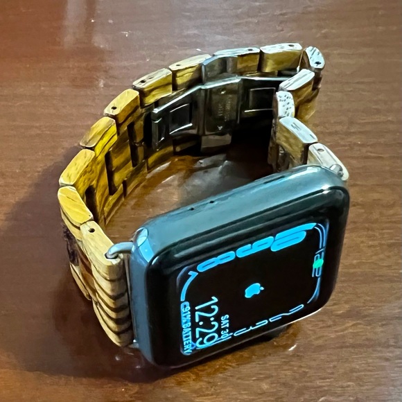 Apple Watch Series 3 42mm Ceramic Case - Picture 3 of 3